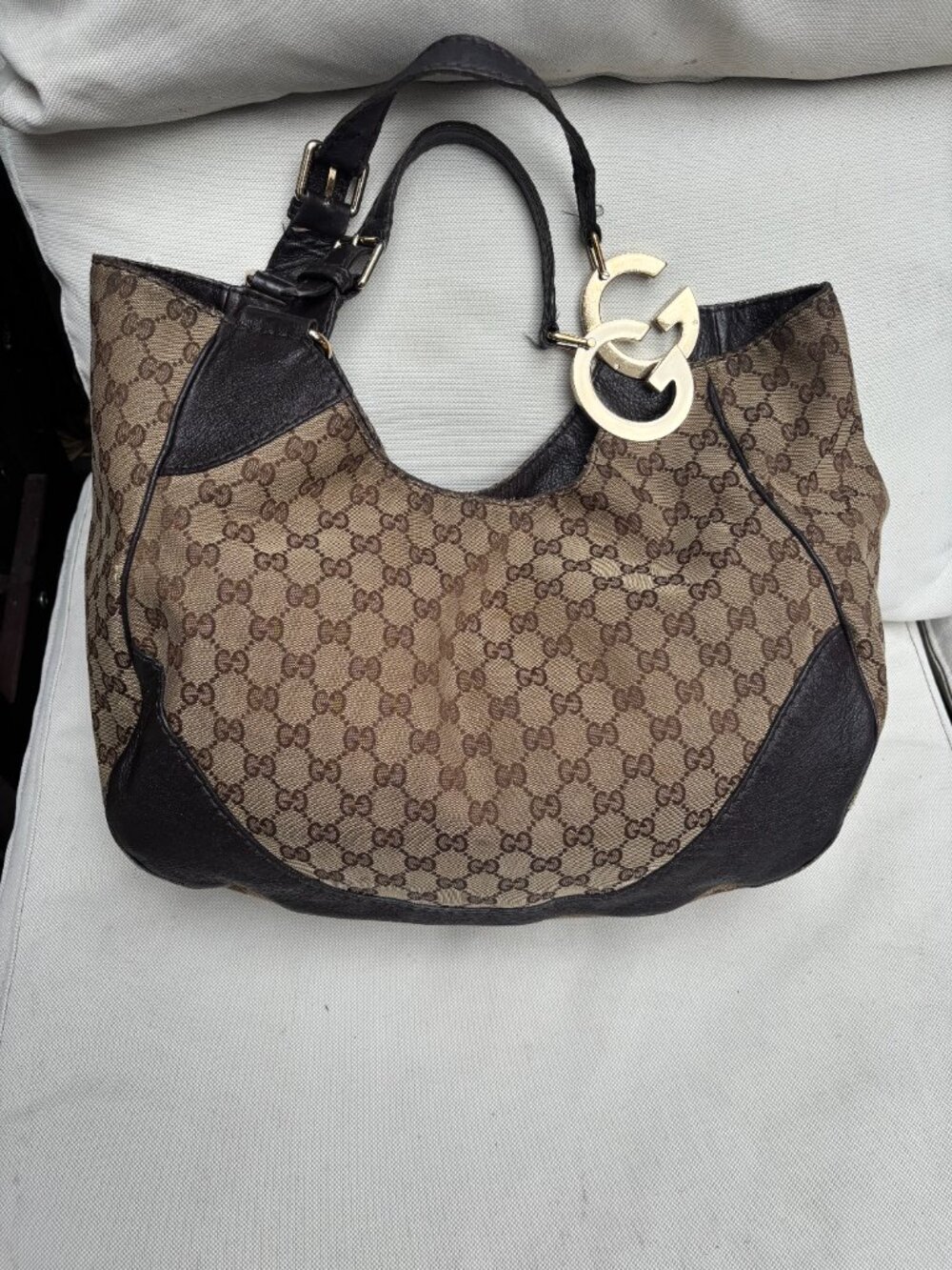 GUCCI G Logo Shoulder Bag